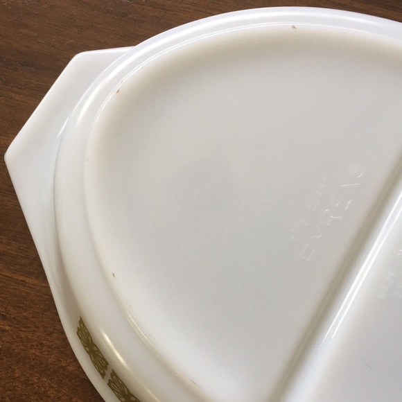 Vintage Pyrex 1.5 Qt. Divided Dish - Picture 10 of 16